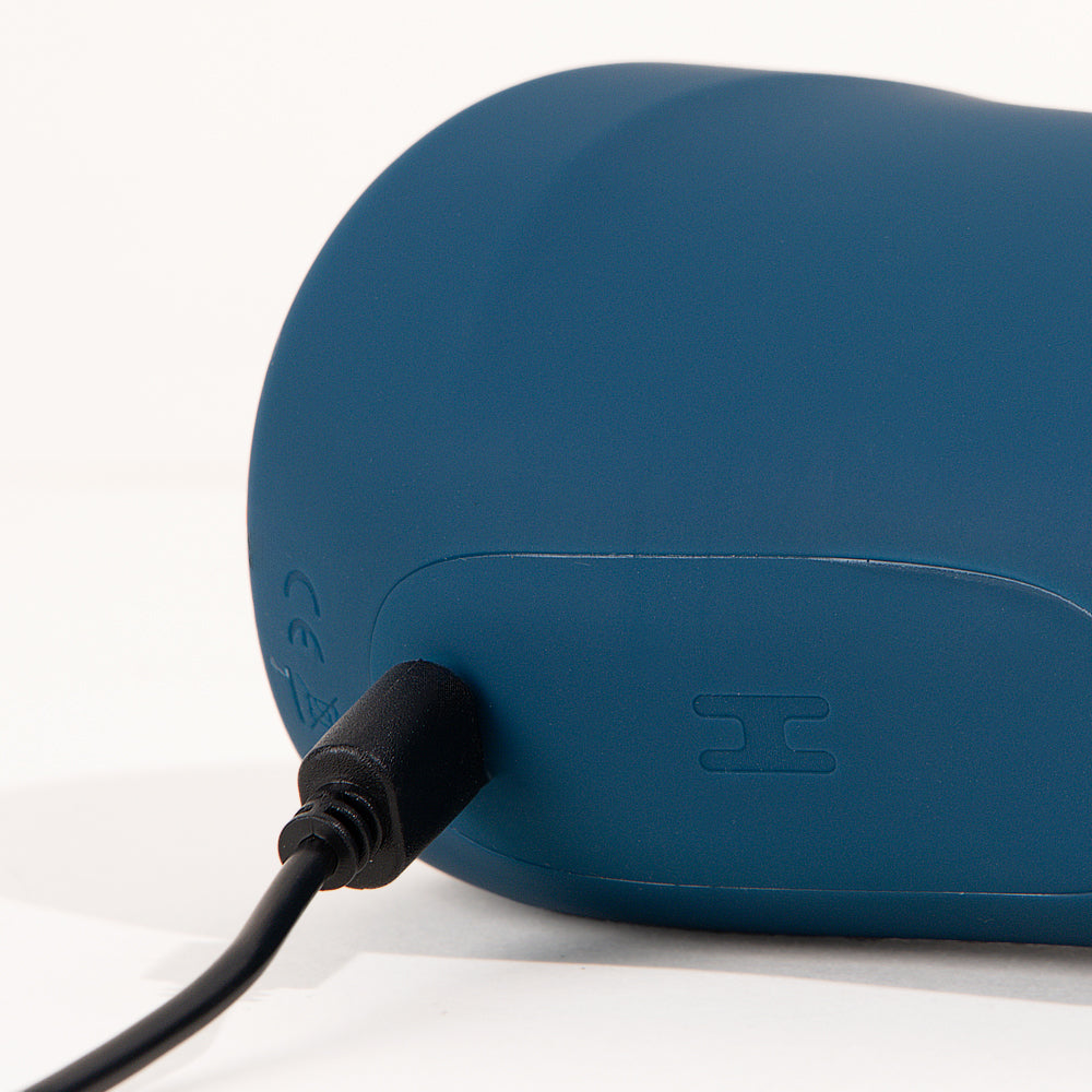 Tapping masturbator Hector