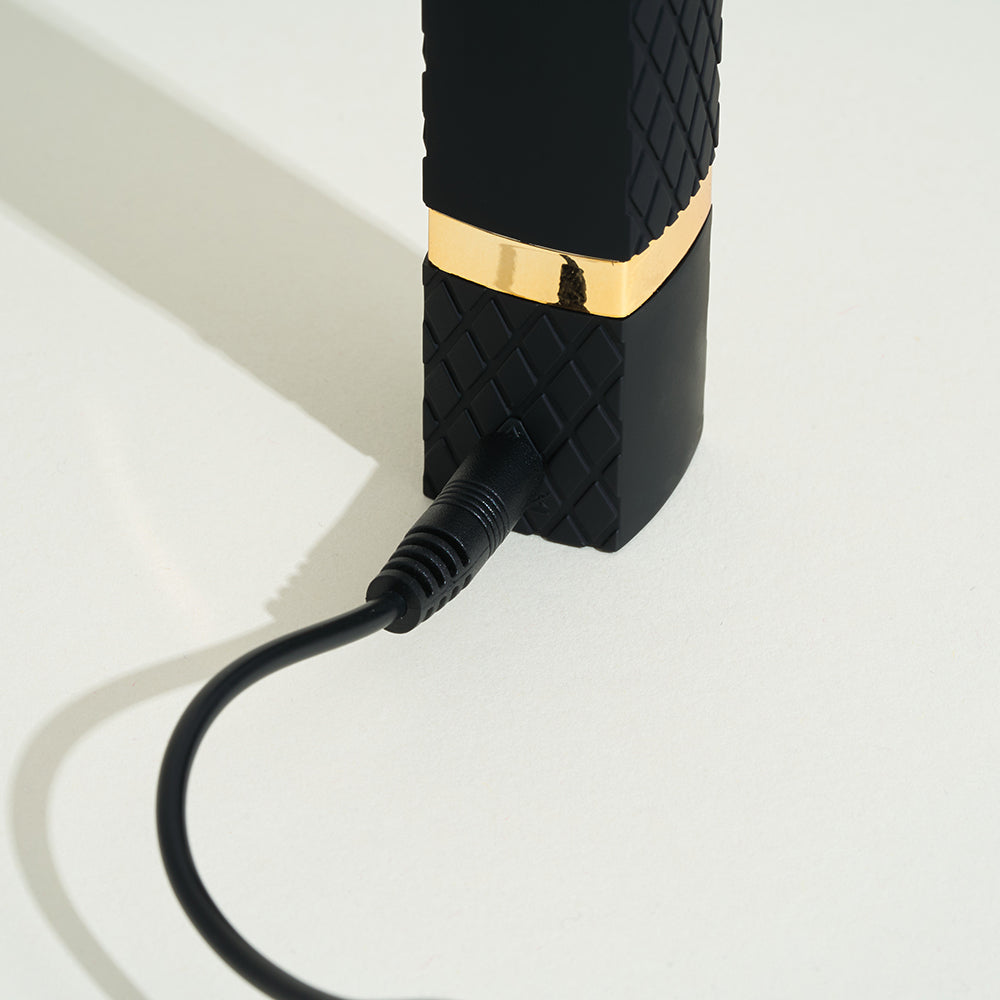 Arä Vibrating Lipstick