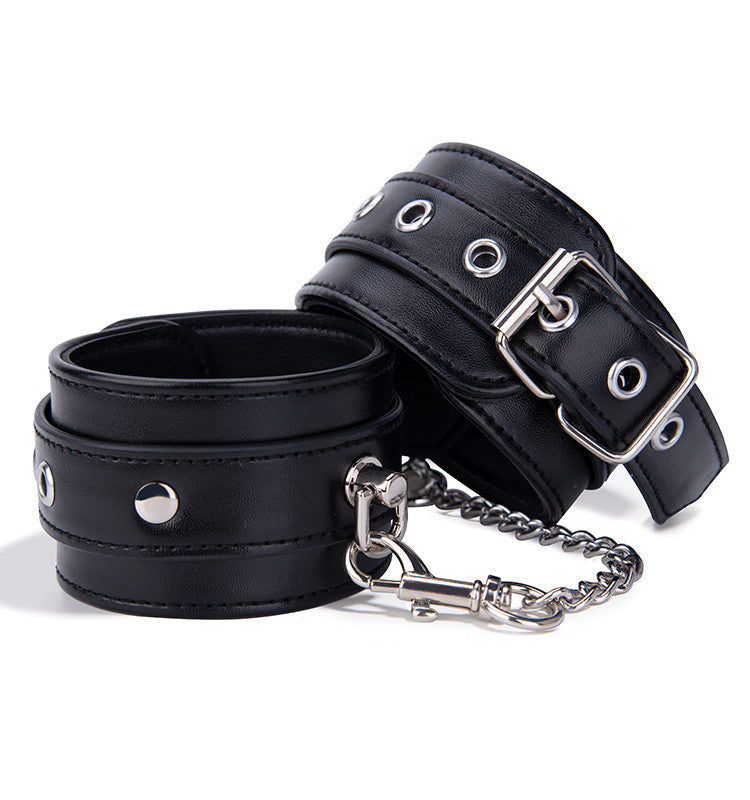 Luxury wrist handcuffs Bond