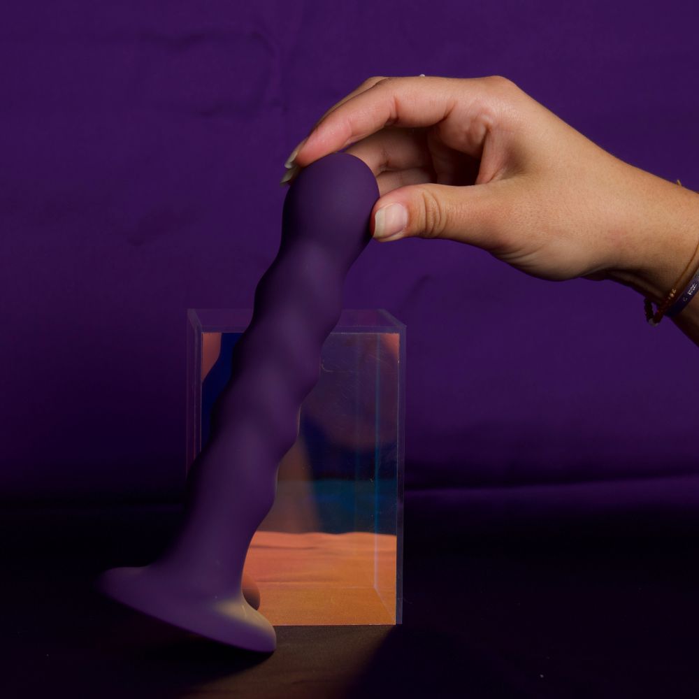 Wavy suction-cup dildo 