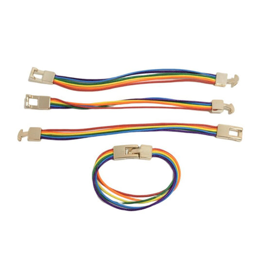 een groep kleurrijke armbanden