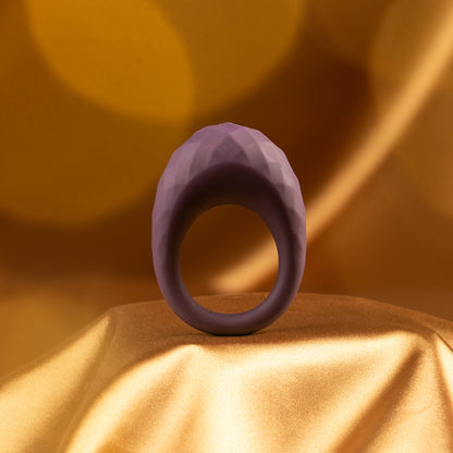 Hio vibrating cockring of Black Edition