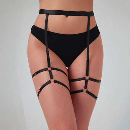 Blushing garter belt Christine Le Duc