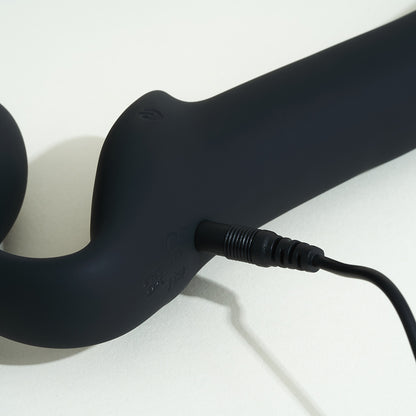 Vibrating stap-on with 3 engines - Black