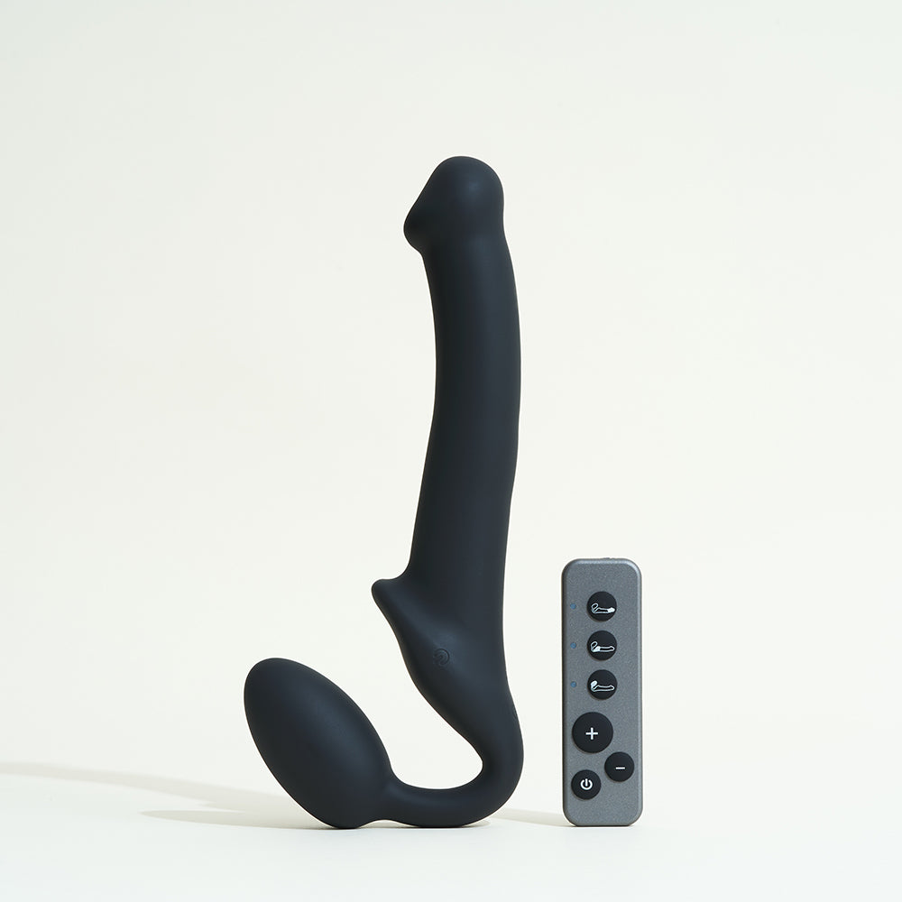 Vibrating stap-on with 3 engines - Black