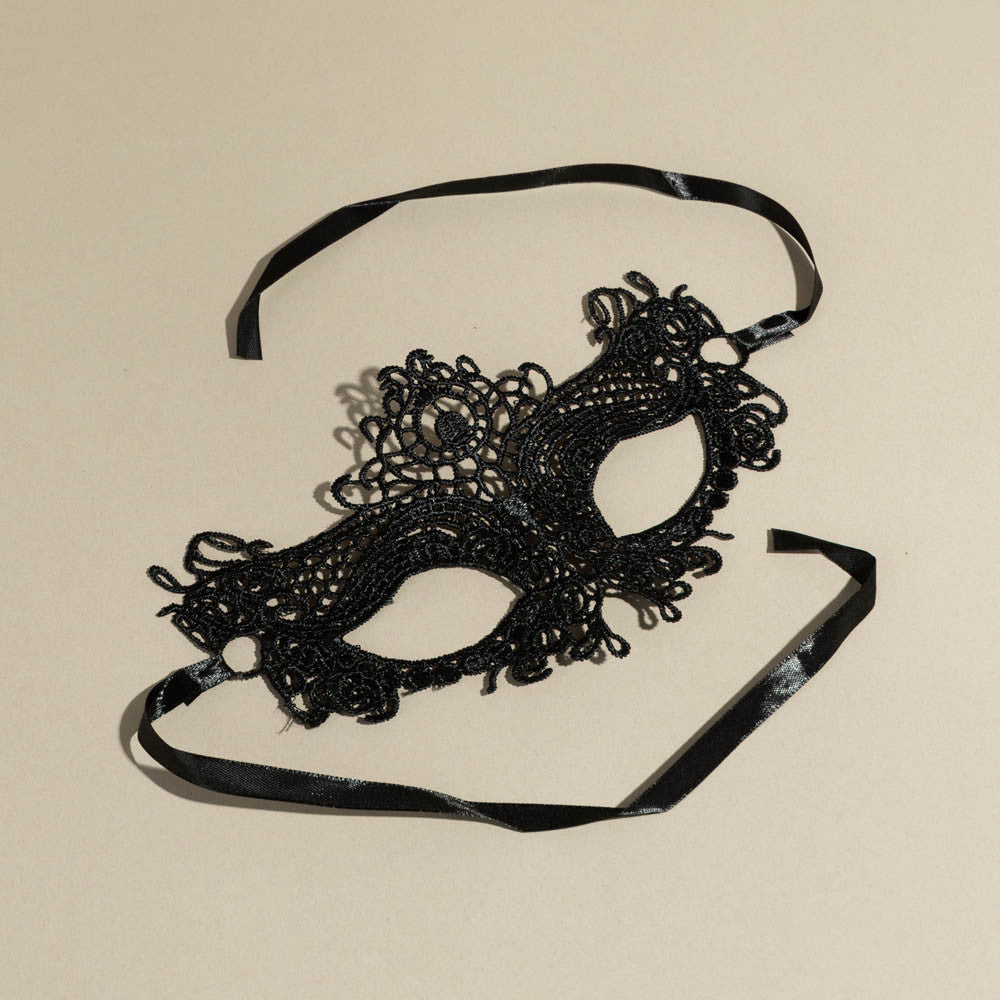 Lace mask 